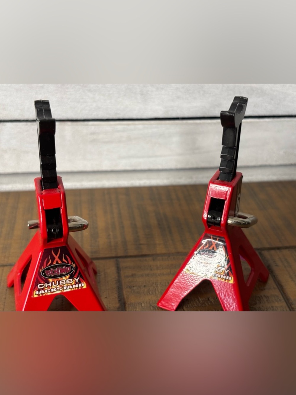 Set of 2 Red 1/10 Scale RC Truck Jack Stands - 6 Ton Style Realistic Props - Picture 9 of 10